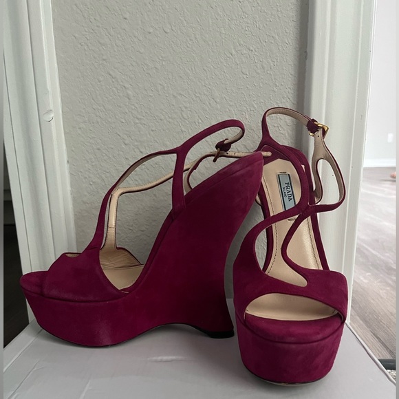 ‼️AUTHENTIC‼️PRADA Suede Magenta Open Toe Wedges 38.5 - Picture 5 of 8